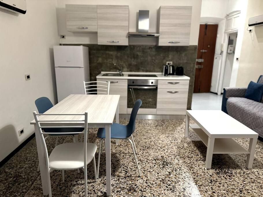 Апартаменты Ridi Che Ti Passa In Vico Del Fieno Генуя Экстерьер фото